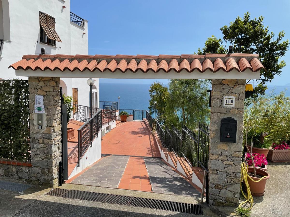 Sotto Le Stelle ...Il Mare Hotel Pietra Ligure Exterior foto
