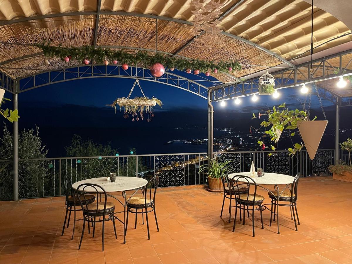 Sotto Le Stelle ...Il Mare Hotel Pietra Ligure Exterior foto